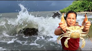 survival in the rainforest - cooking big crab & octopus with vegetables - Eating delicious HD