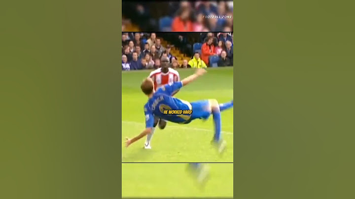 Peter  crouch  getting  booed buy  this own  fans
