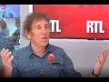 Capture de la vidéo "Jeune", "Talentueux", "Brillant" : Alain Souchon Évoque Emmanuel Macron Sur Rtl