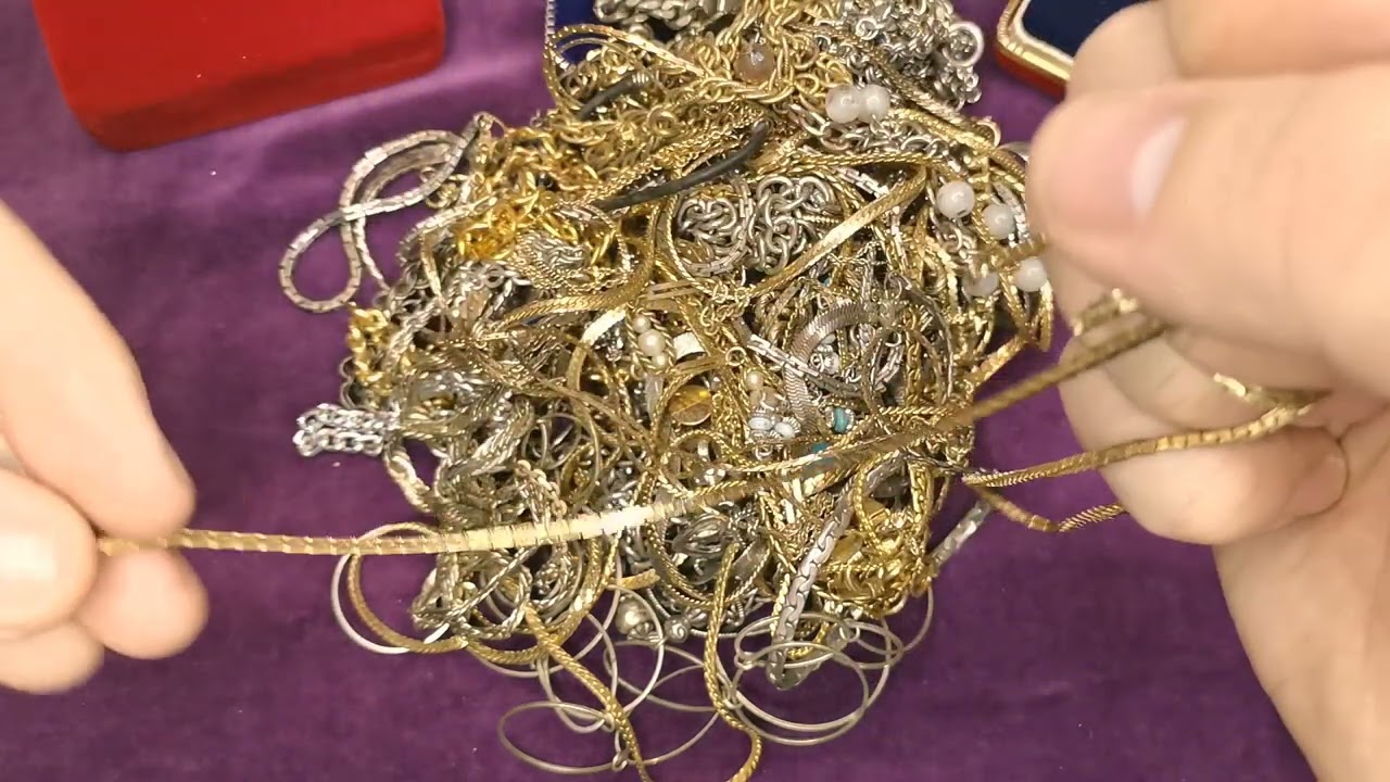 Распаковка лома винтажной бижутерии