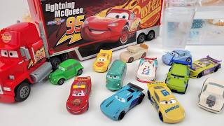カーズミニカー☆冷たい水と温かい水で色が変わる楽しいおもちゃで遊ぶよ！Cars toy that changes color with cold and warm water