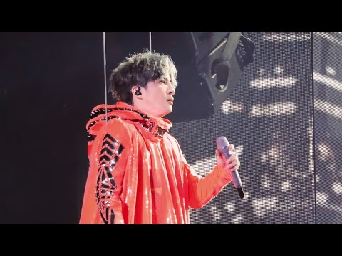 薛之谦演唱高空吊威亚演唱《笑场》不仅稳，还非常好听！【天外来物巡回演唱会•苏州】20211023 #xuezhiqian