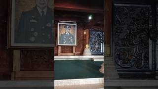 Makam Keluarga Cendana Astana Giribangun shorts