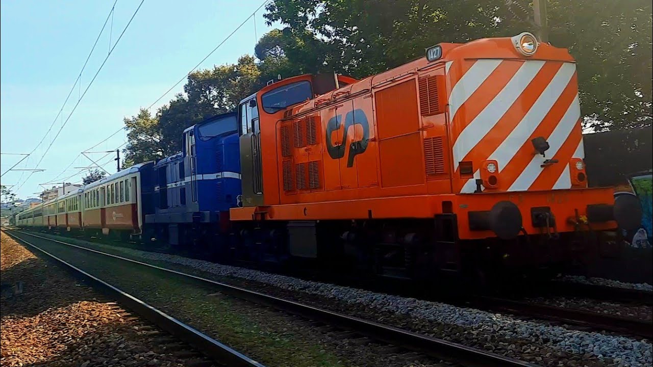 Comboios na passagem de Nível de Rio Tinto