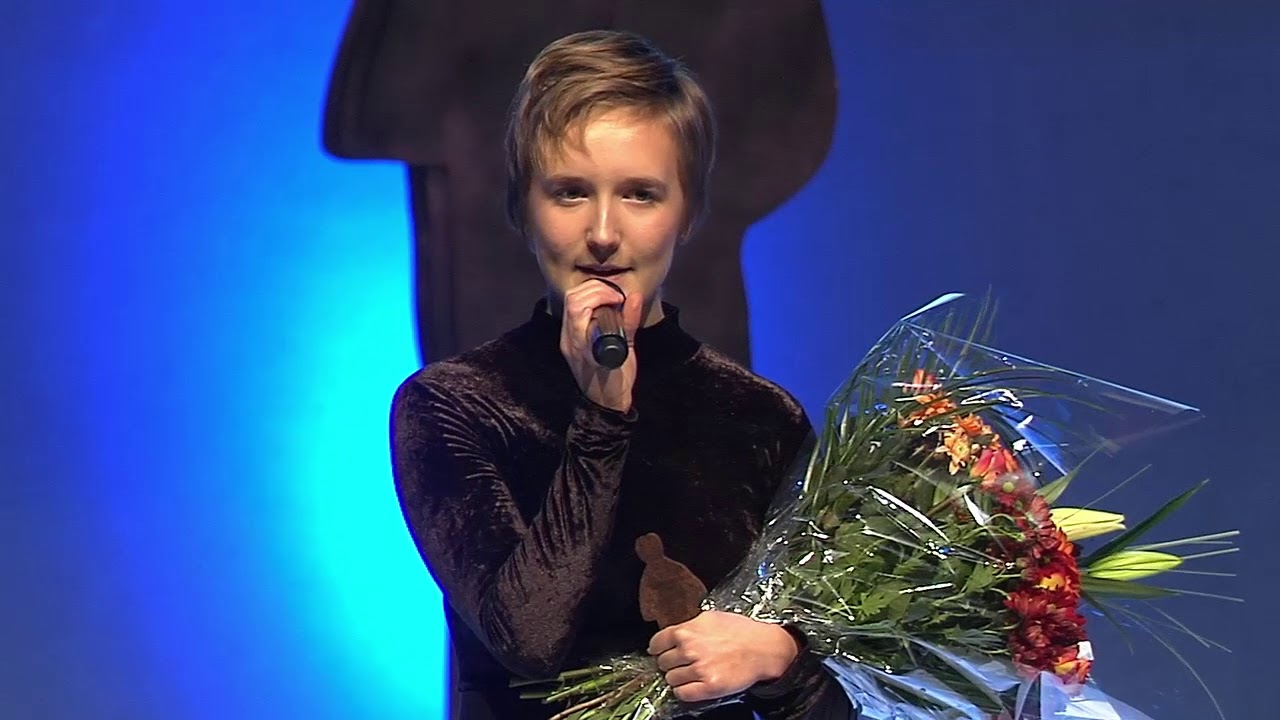 Saga Miketinac tar emot Lilla Augustpriset