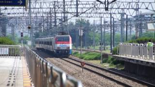 Korail Nuriro & Mugunghwa Class trains passing Uiwang