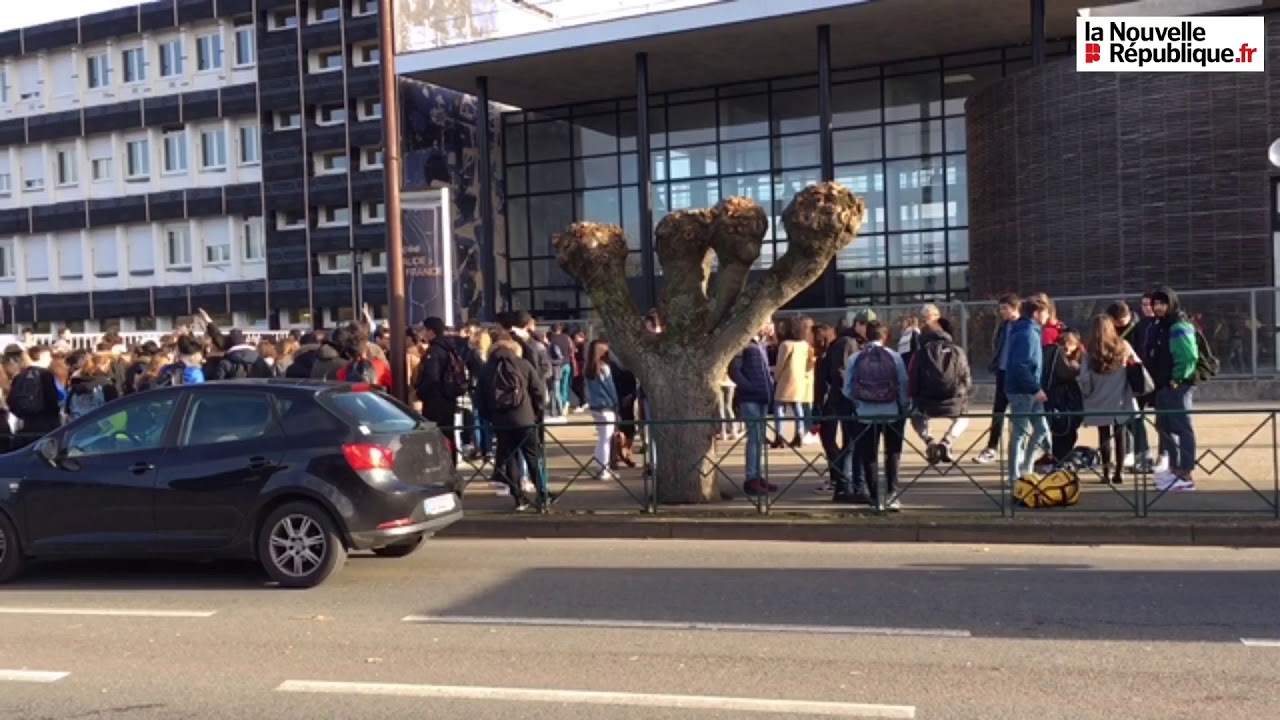 VIDÉO. Les élèves du lycée Claude de France à Romorantin contre la réforme du bac