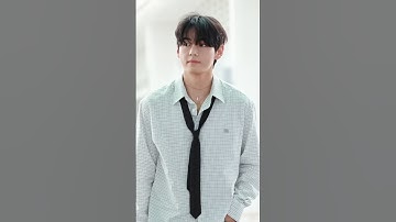 #taehyung is looking so handsome 😍#bts #btsv #btsarmy #kimtaehyung #kpop #trending #fypシ゚viral