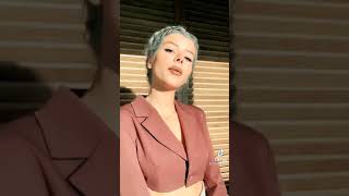 Saçları Ile Eteğin Uyumu Çın