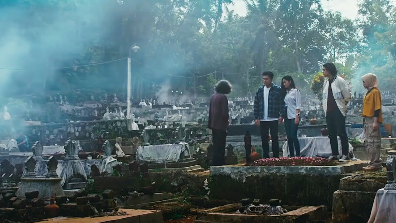 2025最新恐怖片，改編自當地民俗怪談，男子不聽勸阻未知村落，墓碑遍地竟深藏可怖詛咒！