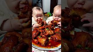 The baby eats so deliciously #Eating meat with big mouthfuls is more than addictive#大口It's so The baby eats so deliciously #Eating meat with big mouthfuls is more than addictive#大口It's so