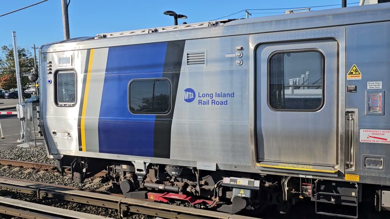 Long Beach bound M9 at the Oceanside Station