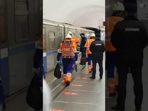 Мужчина упал на пути в метро, на станции Семёновская