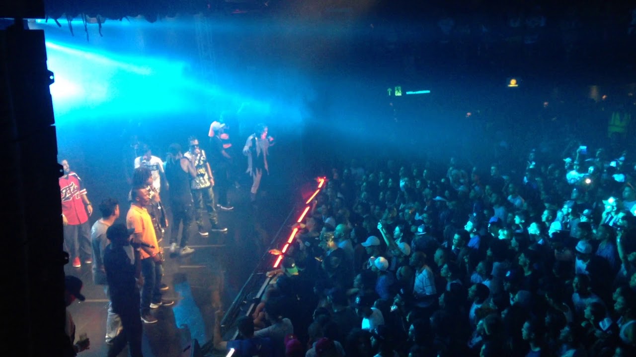 HELIAO RZO E ICE BLUE CANTANDO SABOTAGE NO SHOW DO RACINAIS. - YouTube