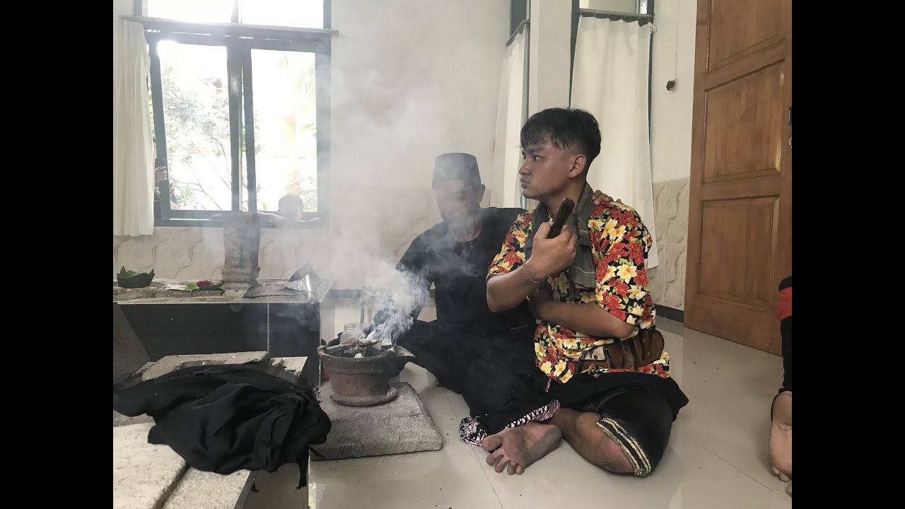 NDADI, KESURUPAN MASSAL DI BERSIH DESA KELURAHAN BLITAR