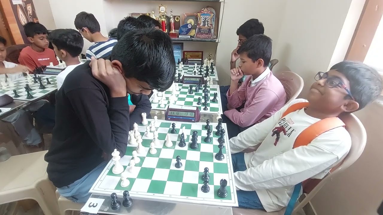 Pradeep Patil Vs Srikar Reddy in Rd 3 of District Under 14 chess championship 14 Dec 2025