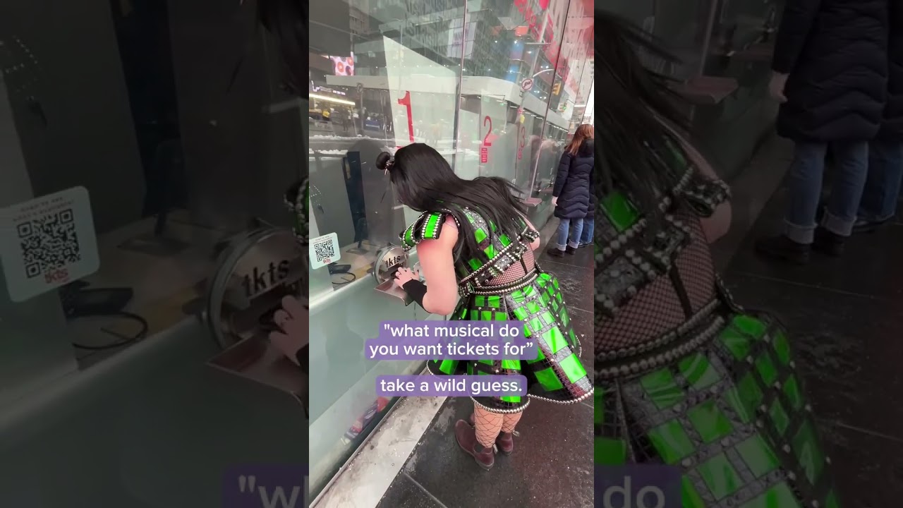 Yeah, I went to a broadway show dressed like this 🙃 #broadway #cosplay #sixthemusical #anneboleyn