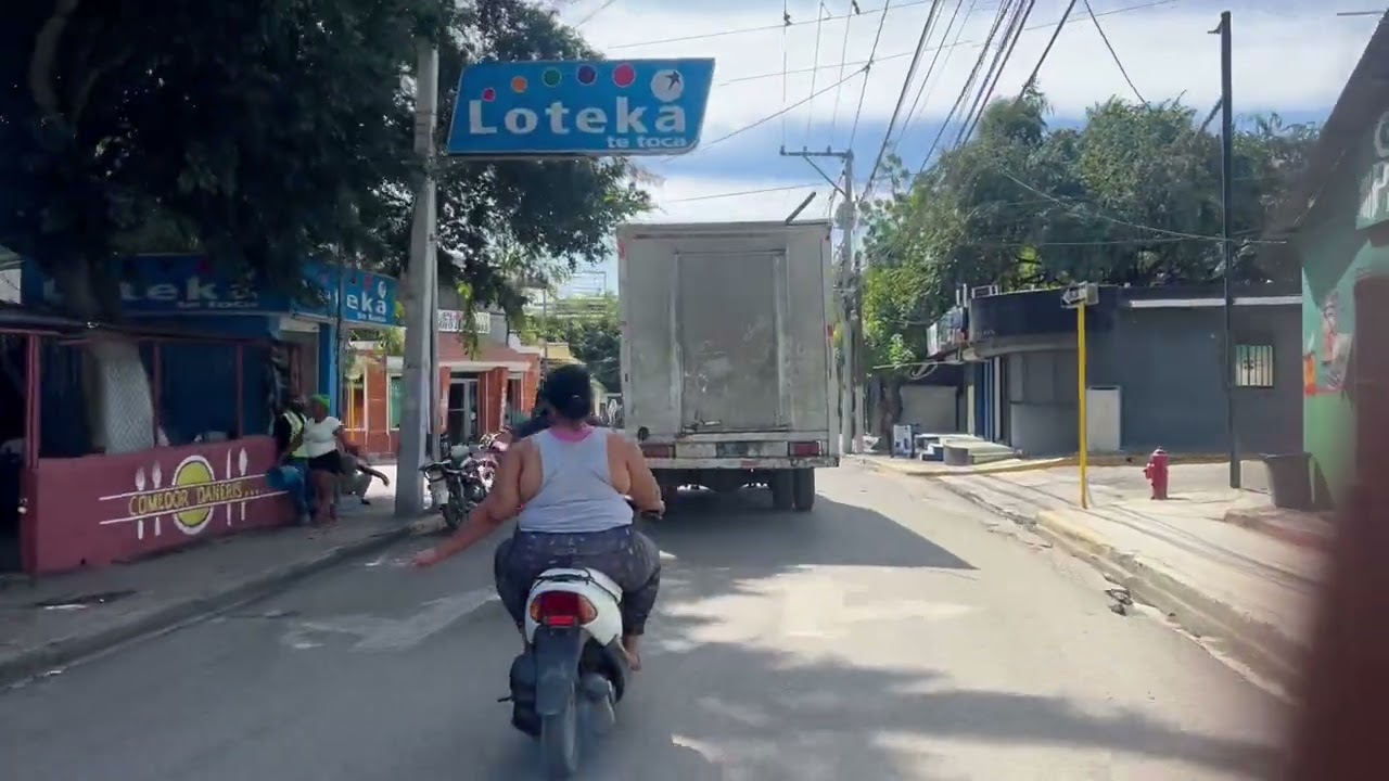 La vuelta de la manzana villa González 