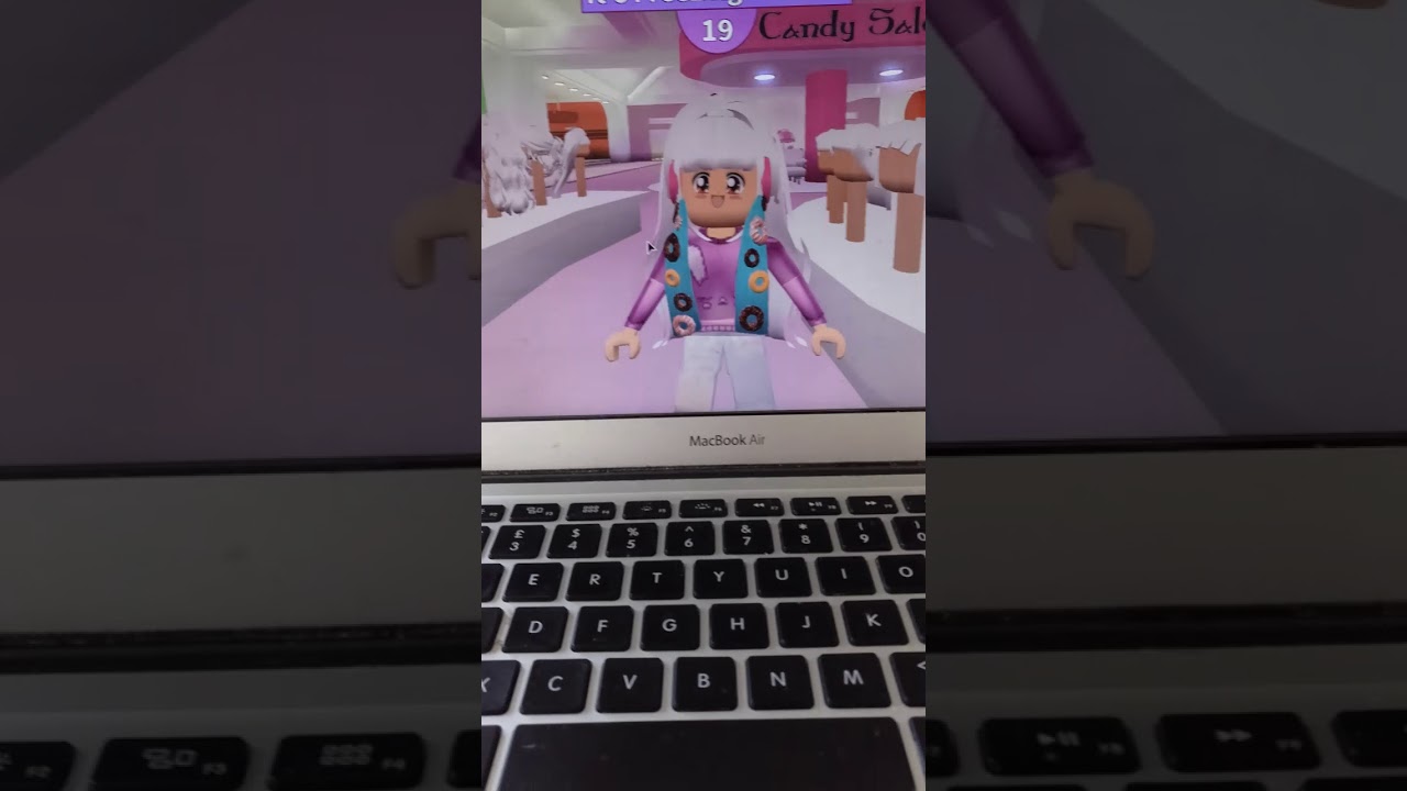 My Lol Doll Plays Roblox For The First Time - 