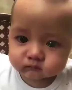 رياكشن طفل كيوت يبكي
