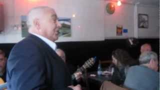 MANUEL JÚLIO FADO, NA TASQUINHA D´O OURO, EM LORDELO DO OURO, PORTO.
