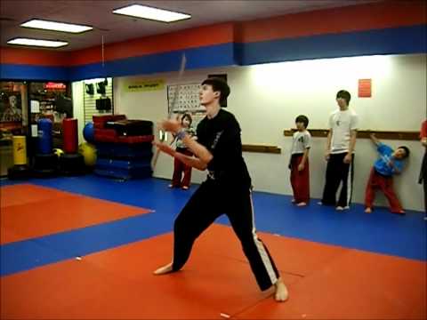 Step Into German- Karate Spielen mit Alesia und Je...