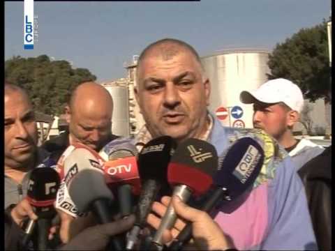   جيران شركة الترابة البيضاء في شكا يتحركون في الشارع