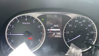 Manual del Nissan Versa S 2023: revisión rápida de la pantalla del panel de instrumentos