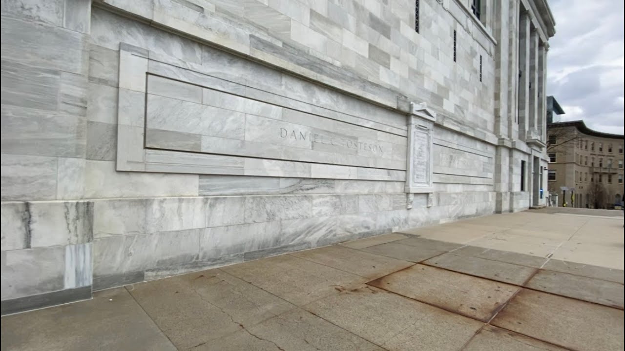 City Climbing #4: Doctor on Wall V2 (Harvard Medical Center) [first ascent]