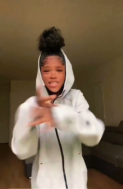 Lauriana quand on lui demande son téléphone 😂😂