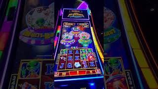 Hi Score: Out of This World Slots — UFO farm animal video slot game screenshot 3