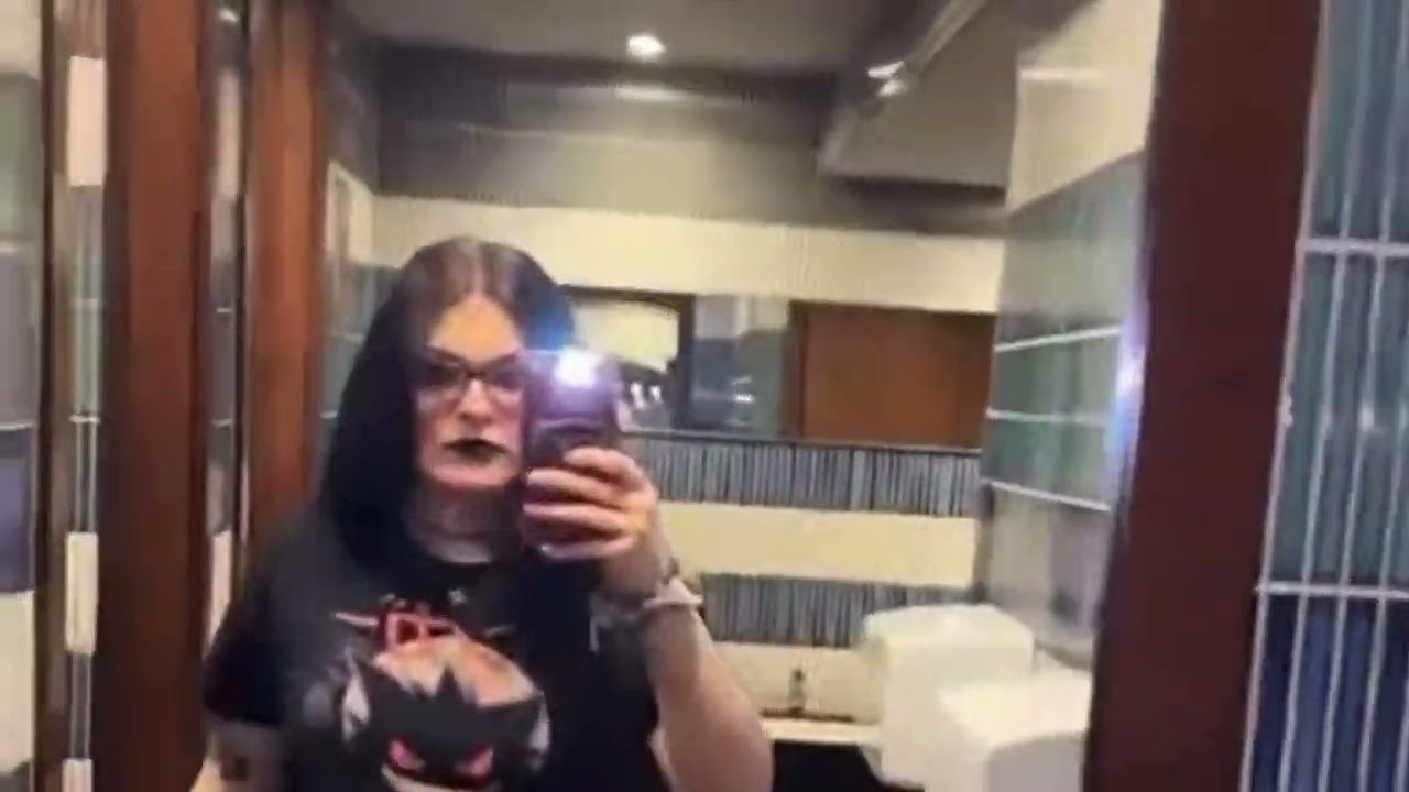 Goth Scottish baddie twerking 