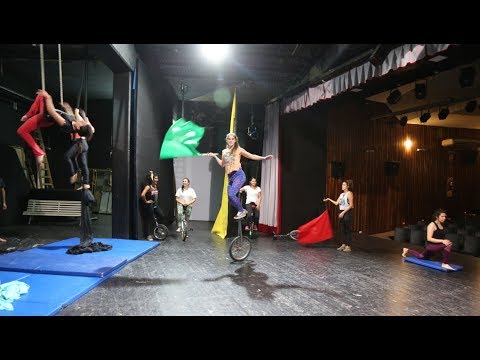Vídeo: Com Entrar A Una Escola De Circ