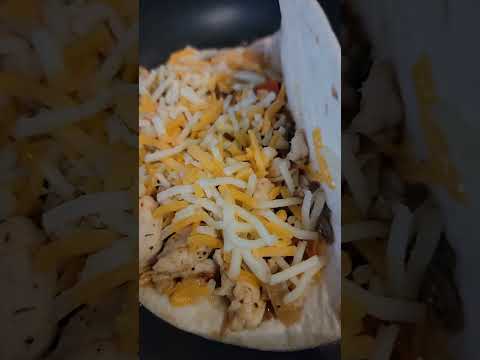 HOW TO MAKE REAL EASY CHICKEN QUESADILLA #short #tinaycreationusa