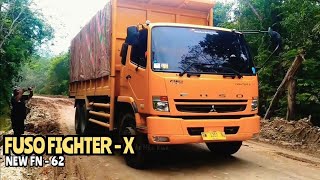 Tampak jelas bedanya truk Fuso new fighter dan Hino FM 235 jd dengan muatan yang