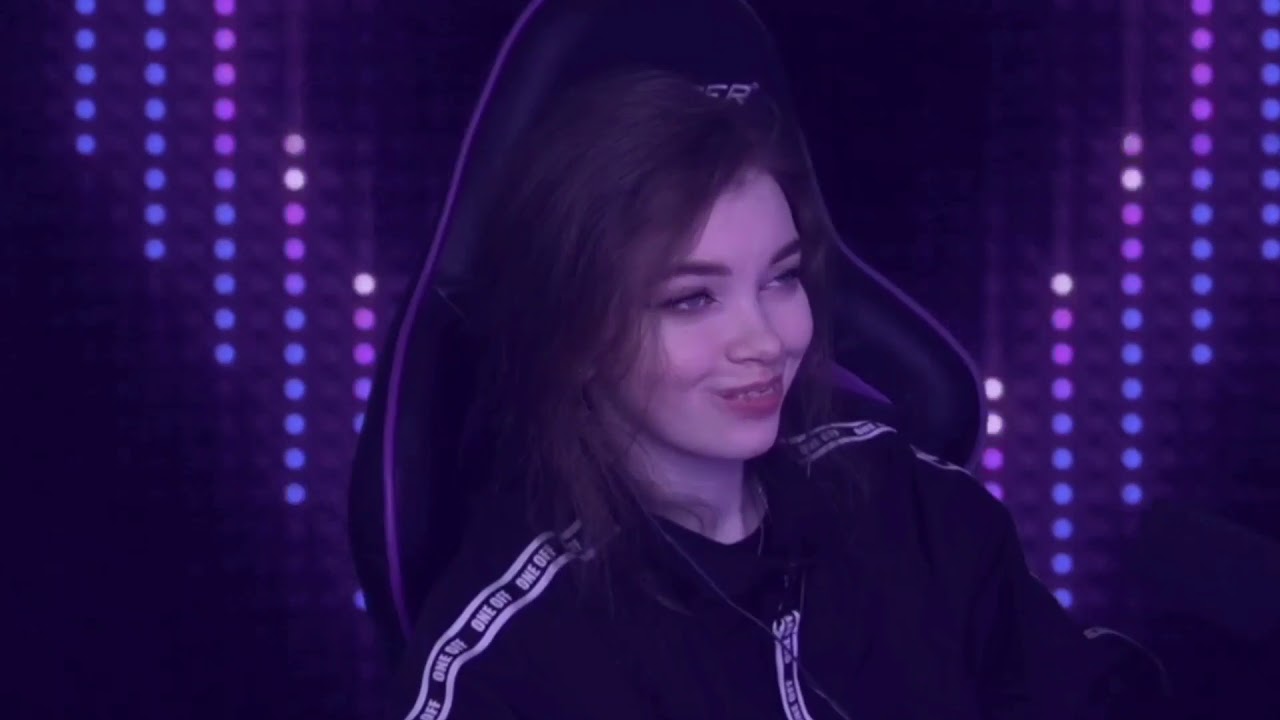 ELLVI смотрит: Топ Моменты с Twitch | Флекс Батл Между Стримерами - YouTube