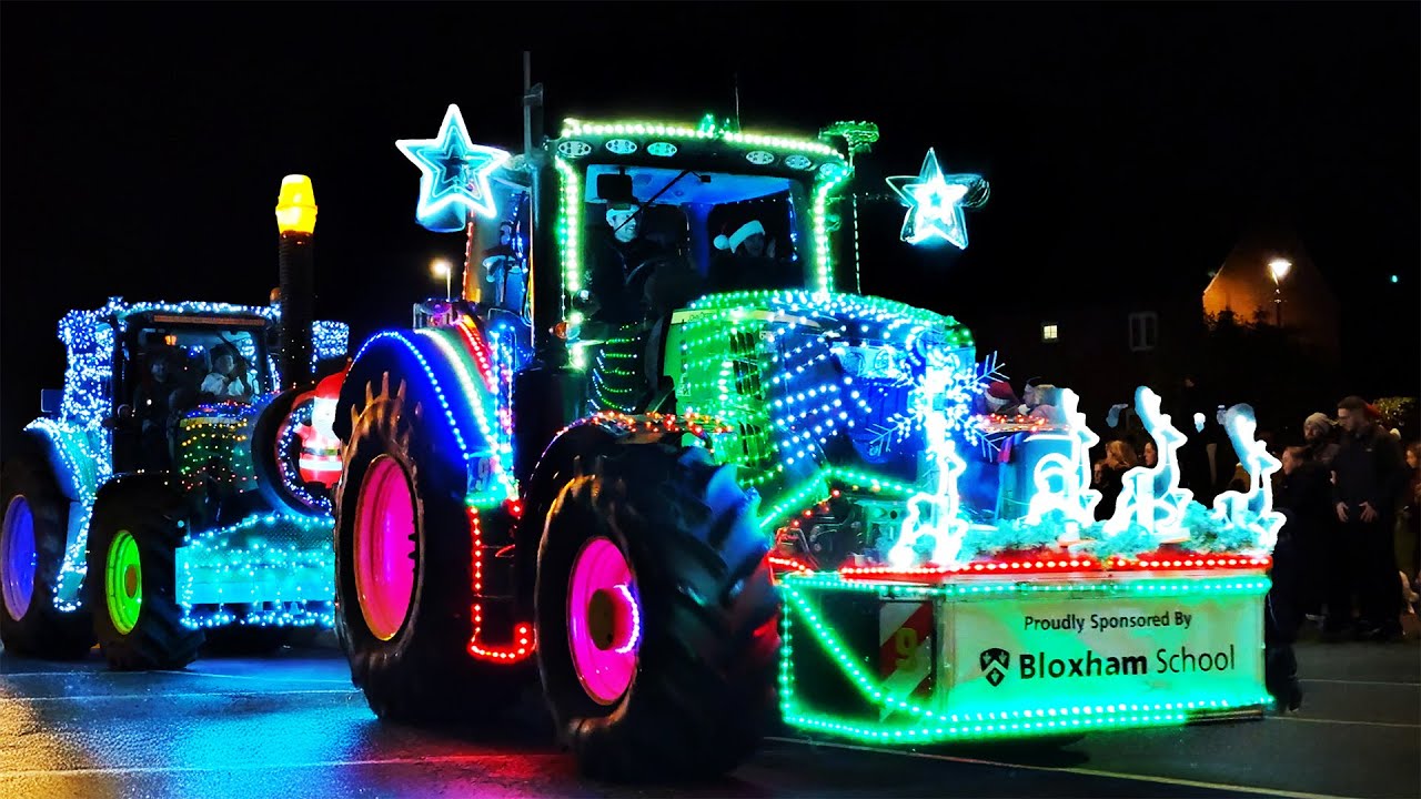 Лучший ночной парад тракторов в истории!