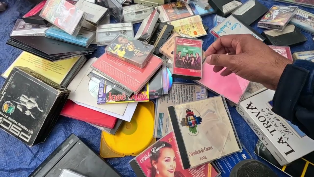 Otro sabado de caceria de musica! Cds y cassettes en abastos zacatecas mexico.