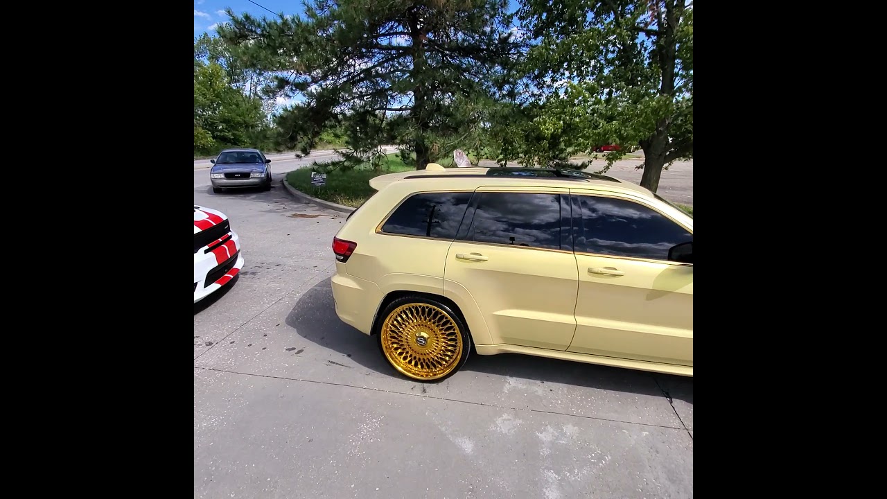 Wheww srt jeep on gold 26 inch Savini Wheels