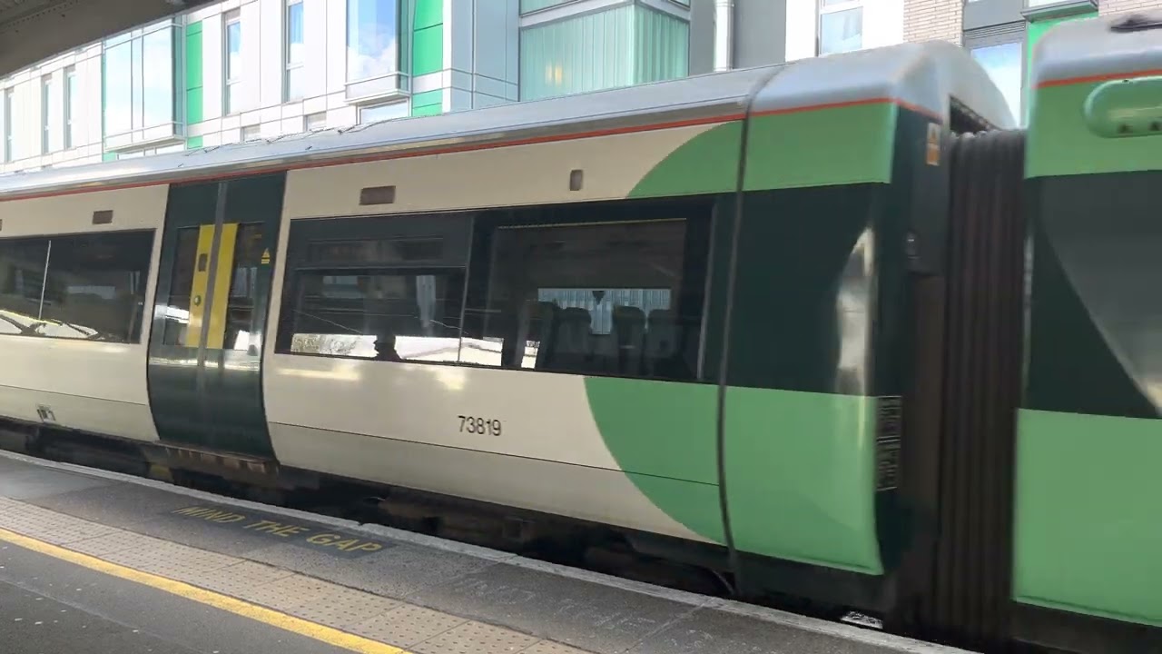 Class 377 - Southern Railway - Epsom Station - 27th March 2023
