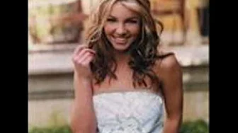 walk on by-britney spears (with lyrics) walk on by-britney spears (with lyrics)