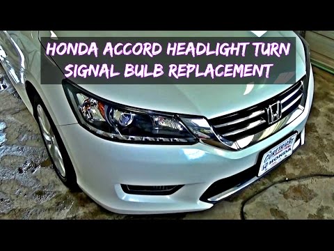 ¿Cómo reemplazar la bombilla del faro o la luz de señal de giro delantera en el Honda Accord?