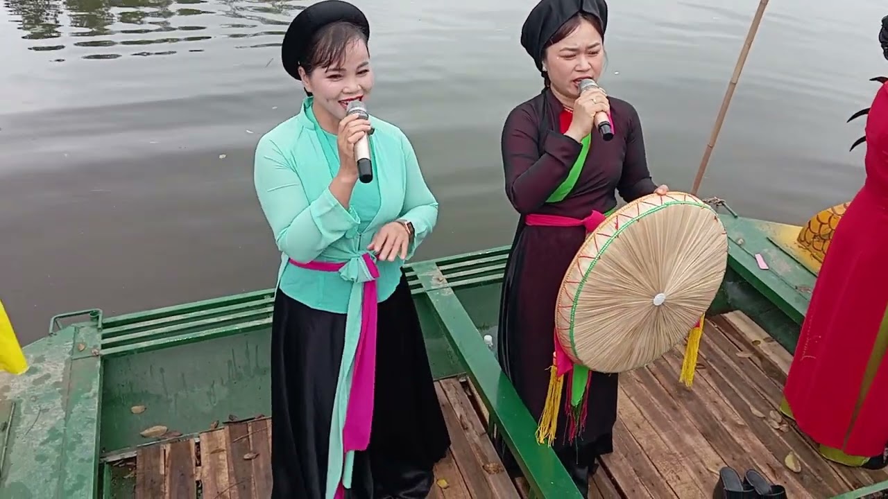 Hát Quan họ dưới thuyền ở Lễ hội chùa Đại từ xã bảo đài 
