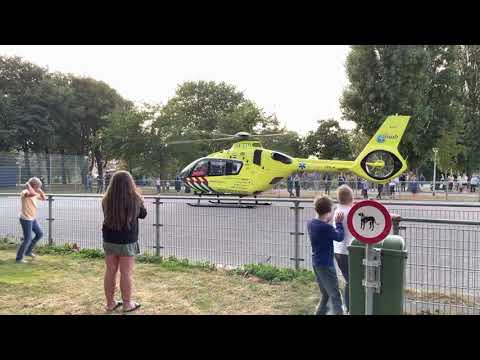 Traumaheli landt op speelveldje Lavendelhof Noordwijk