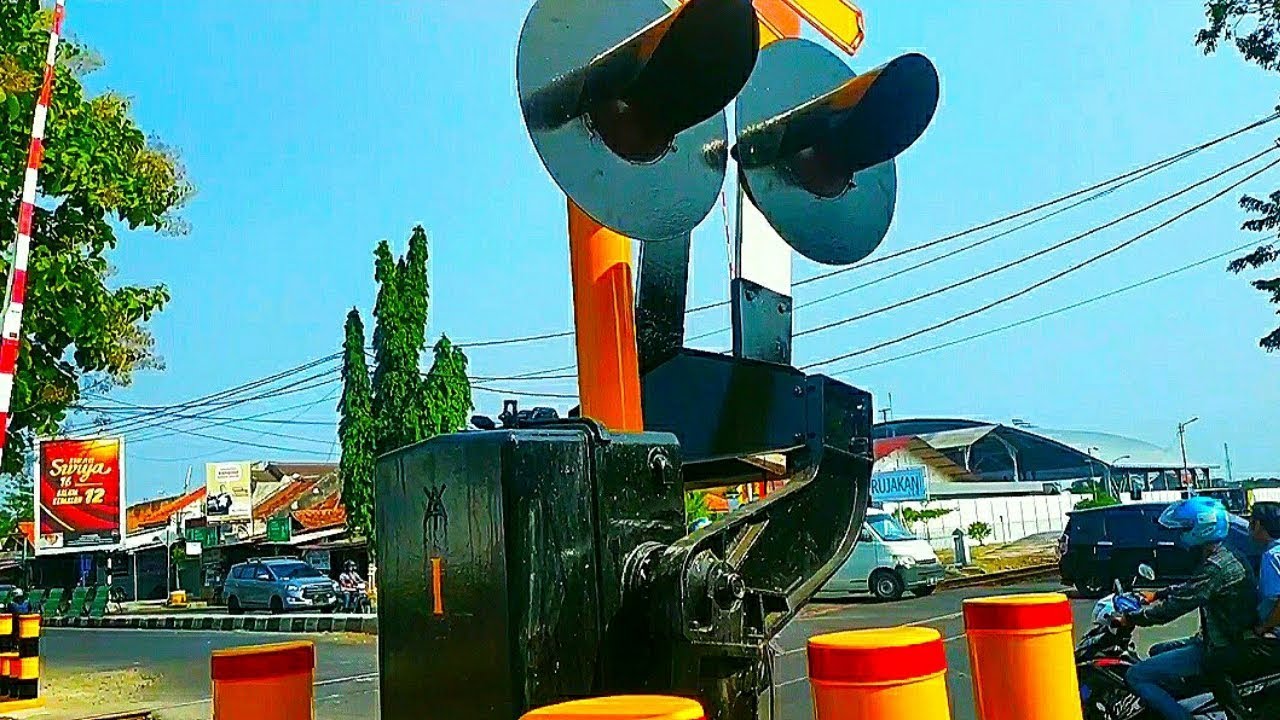Railroad Crossing Indonesia || Perlintasan Kereta Api 2019