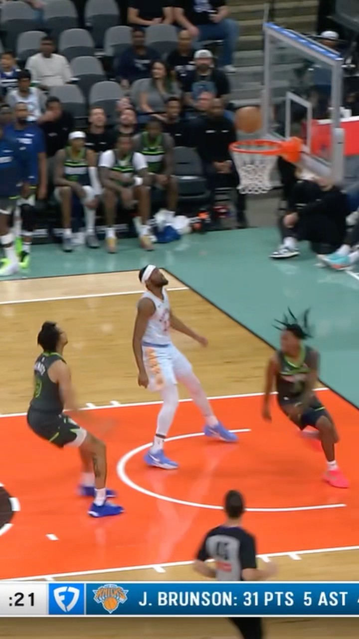 Rob Dillingham lobs it off the glass