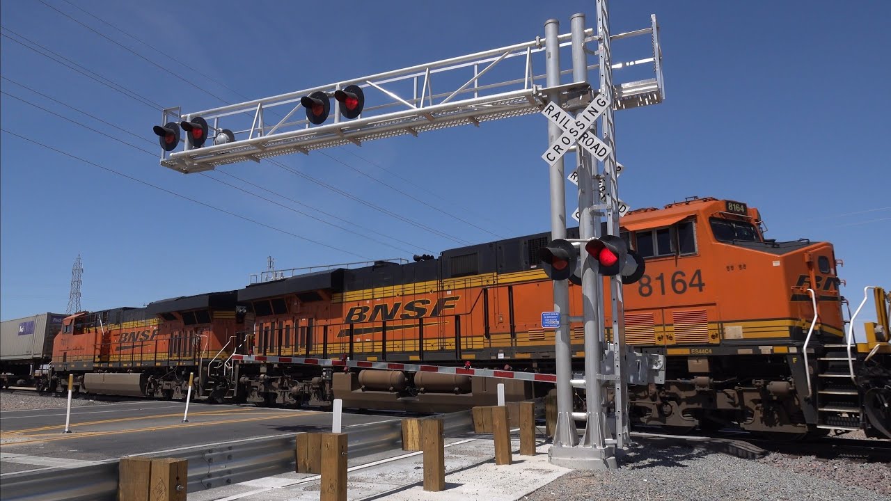 BNSF 8164 Intermodal Train East, Hwy 395 Railroad Crossing, Kramer Junction, Boron CA (Windy)