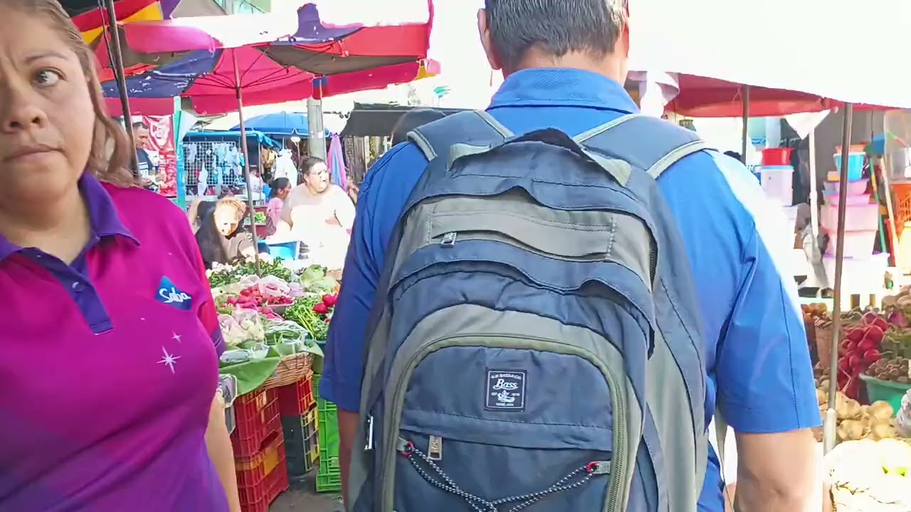 Pasando Pol mercadito asia la ceiba de ilobasco 