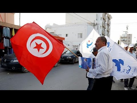 التونسيون يختارون ممثليهم في أول انتخابات بلدية حرة وسط عدة مشاكل اقتصادية