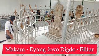 Pilgrimage to the Grave of Eyang Joyo Digdo/The Hanging Grave - Kepanjen Kidul, Blitar, East Java